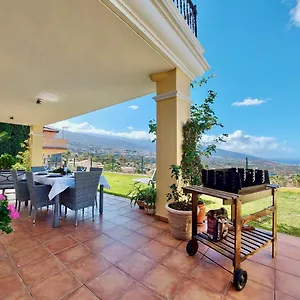 https://villa-humboldt.in-canary-islands.com
